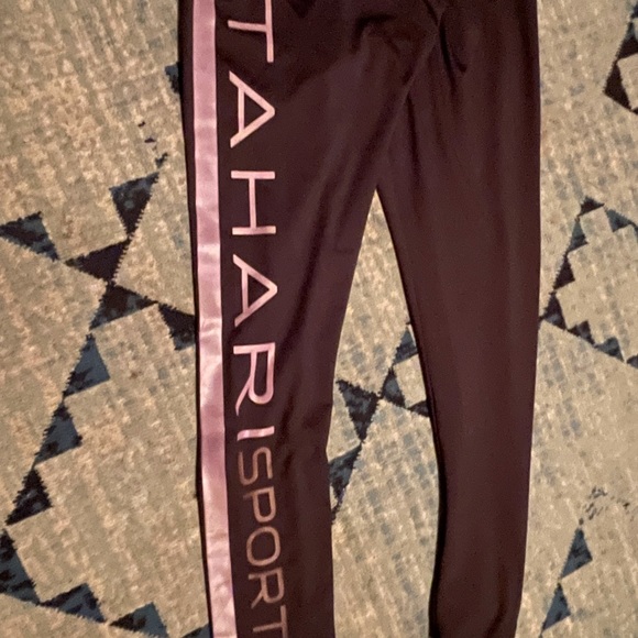 I sell pants for $10. Vendo pantalones a $10. - Picture 5 of 9